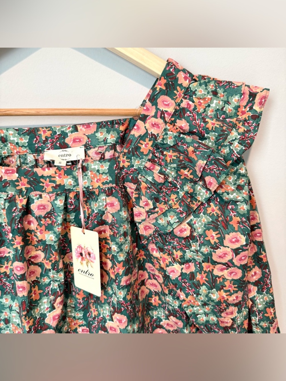 NWT Entro Green Pink Garden Floral Ruffled Blouse Small - Picture 2 of 4